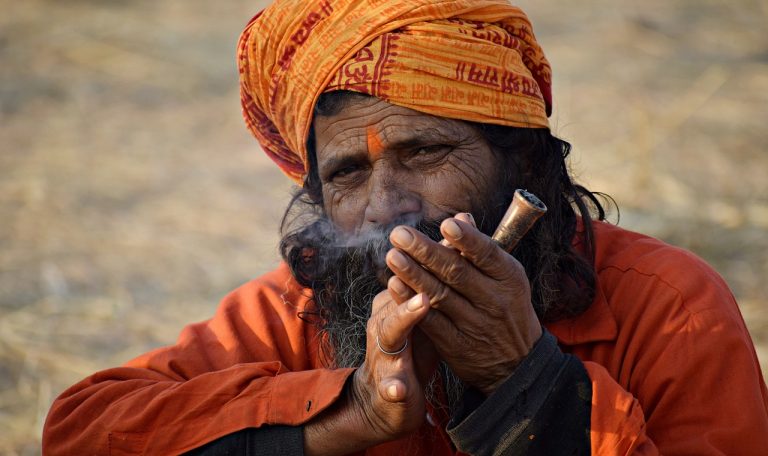 Read more about the article مذہبی جنون اور مذہب کی آڑ میں سیاست