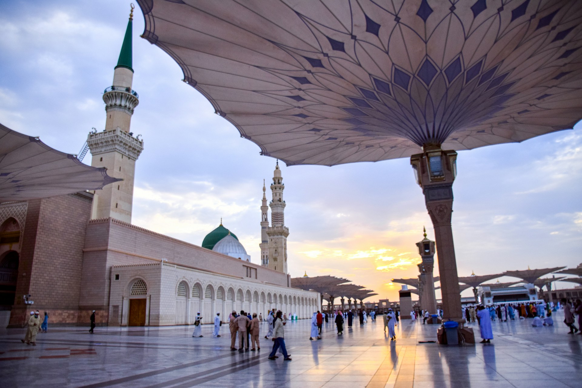 You are currently viewing دہر میں اِسمِ مُحمد سے اُجالا کر دے