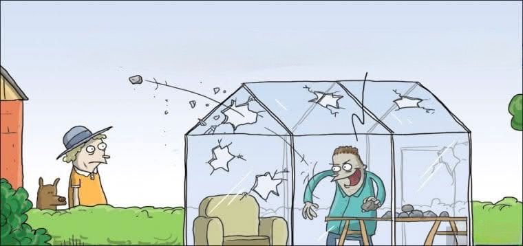 You are currently viewing !شیشے کے گھروں سے پتھر نہ پھینکئے