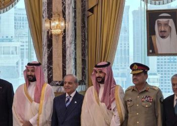 تین ممالک، ایک معاہدہ اور چوتھا کھلاڑی