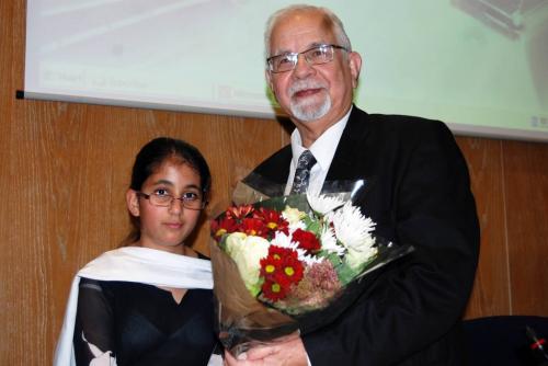 Zara-Fahim-with-Maqsood-Elahi-Shiekh-Writer-1024x685